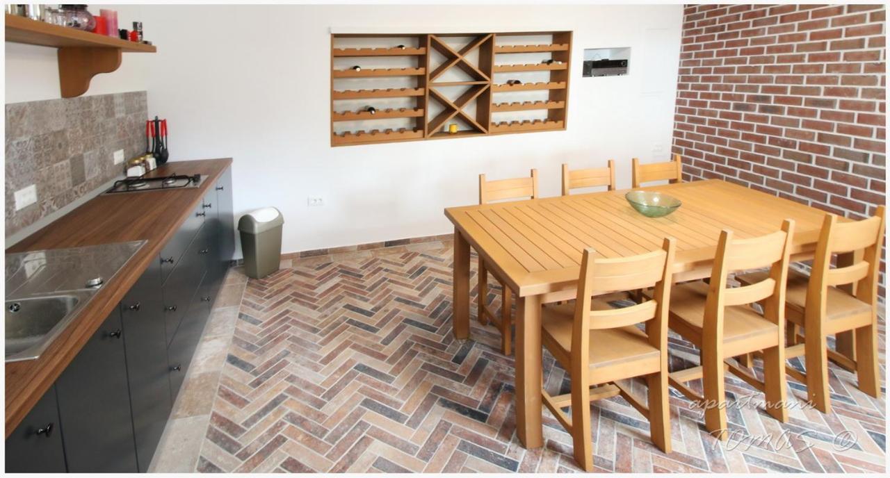 פרימוסטן Apartments Tomas מראה חיצוני תמונה